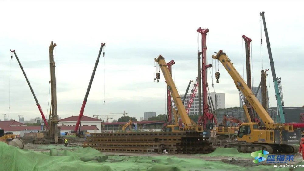 地下污水处理厂地面施工场景